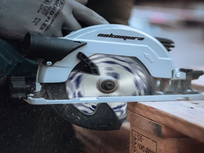 Do I need special tools to change weed eater blades?
